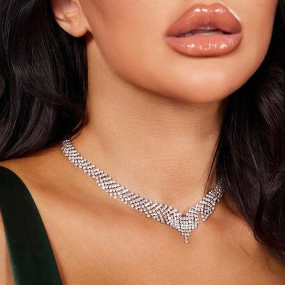 Elegant Rhinestone Necklace